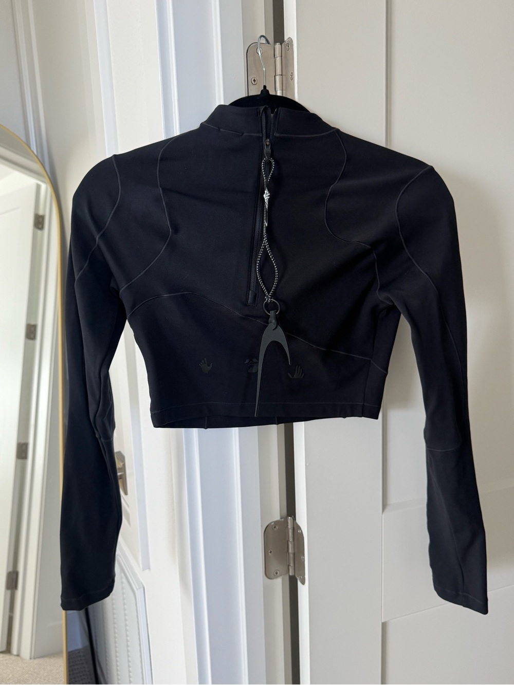 Nike OFF WHITE Black Long-Sleeve Cropped Zip-Back Athletic Top